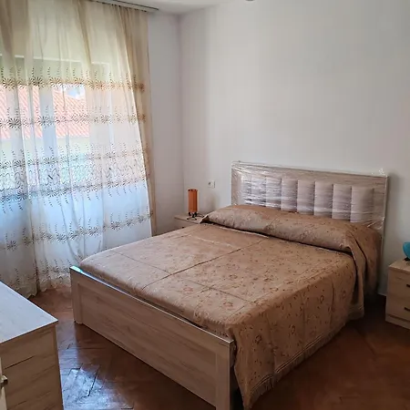 Gega بيرات